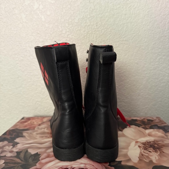 Harley Quinn combat boots - Picture 2 of 4